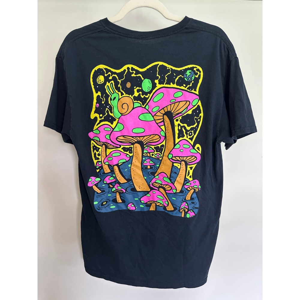 Men's ALAB Mushroom Psychedelic Outer Space Snail Graphic T-shirt, Size M, Black
